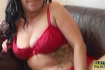 Masturbating Uk Skank Toying Her Wet Pussy