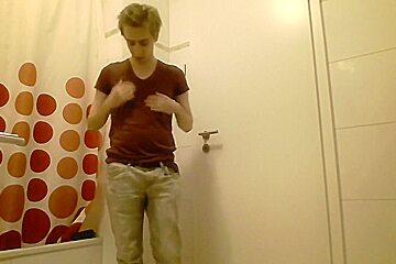 Minets Allemands Jouis Avec Un Gode   Incl. Strip Tease