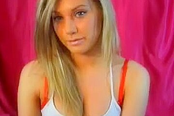 Sexy Babe Stripped And Have Fun