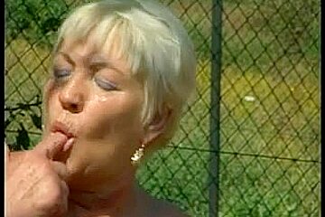 Granny Les Outdoor XXX
