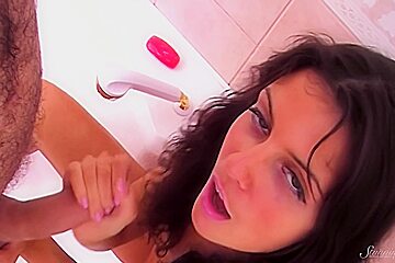 Isabella   Handjob In Tub