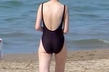 Hot Housewife Is Wearing Black Candid Swimsuit On Beach (07)y