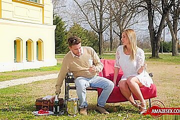 Shaved Pornstar Hardcore With Cumshot