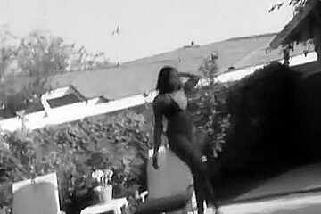 Big Booty Black Chick Squirts And Fucks