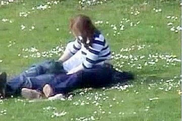 Captures Hand Job At The Park