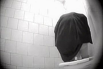 Pissing Amateur With The Great Big Booty