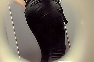 Pissing Scenes Of Amateur Soft Butted Female