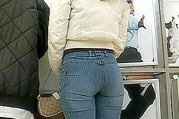 There Are Lots Of Asses For A Horny In The Street