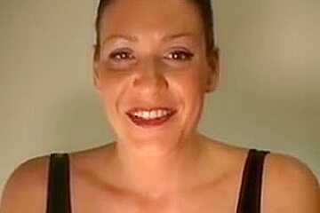 Hot Looking Dominatrix Talks Dirty Over The Webcam