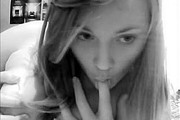 Blonde Teen (18)+ Masturbating On Webcam