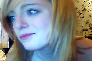 Busty Teen (18)+ Fingers Pussy On Webcam